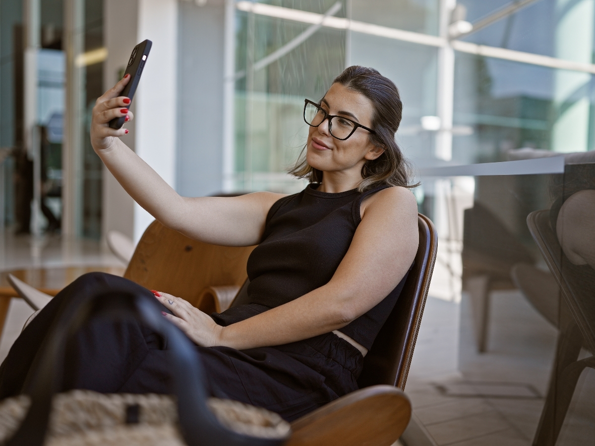 Influencer creating content